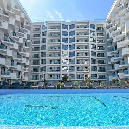 Infinity Aqua Blue Roof Pool & - Private Parking Apartment *