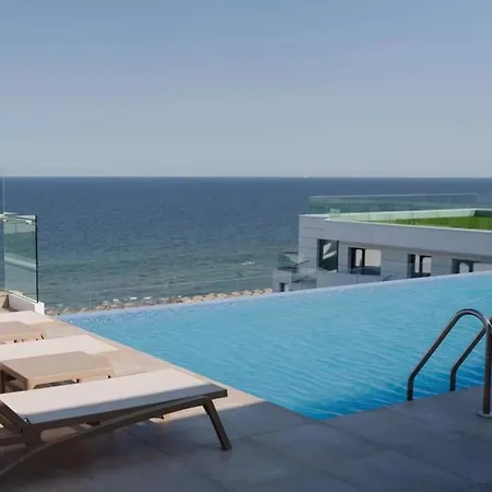 Infinity Aqua Blue Roof Pool & - Private Parking