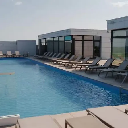 Infinity Aqua Blue Roof Pool & - Private Parking Apartment *