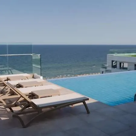 Infinity Aqua Blue Roof Pool & - Private Parking
