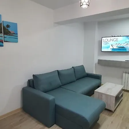 Infinity Aqua Blue Roof Pool & - Private Parking Apartment *