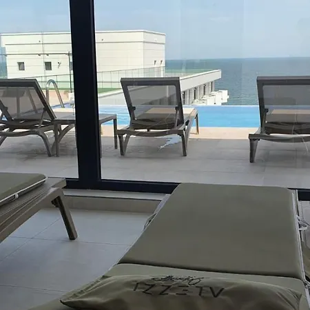 Infinity Aqua Blue Roof Pool & - Private Parking Apartment Navodari