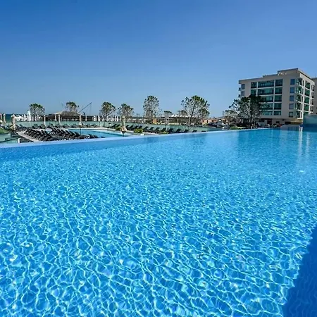 Infinity Aqua Blue Roof Pool & - Private Parking *