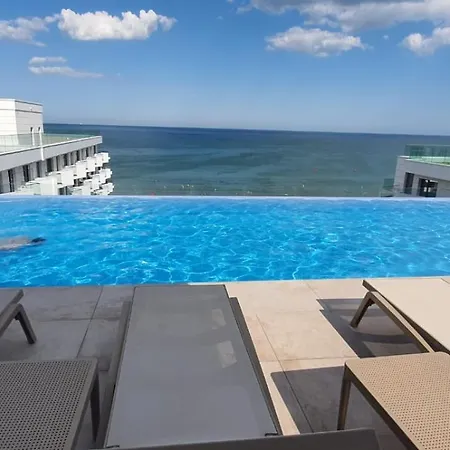 Infinity Aqua Blue Roof Pool & - Private Parking Apartment Navodari