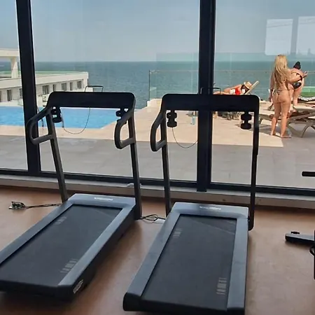 Infinity Aqua Blue Roof Pool & - Private Parking Apartment
