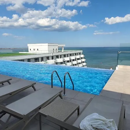Infinity Aqua Blue Roof Pool & - Private Parking *